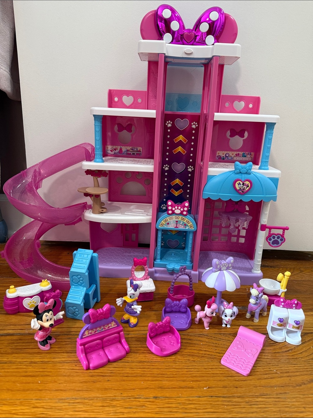 Pink Kids Playset with Mini Figures and Accessories